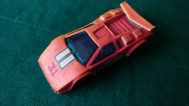 Illustration for article titled Color Changing Countach